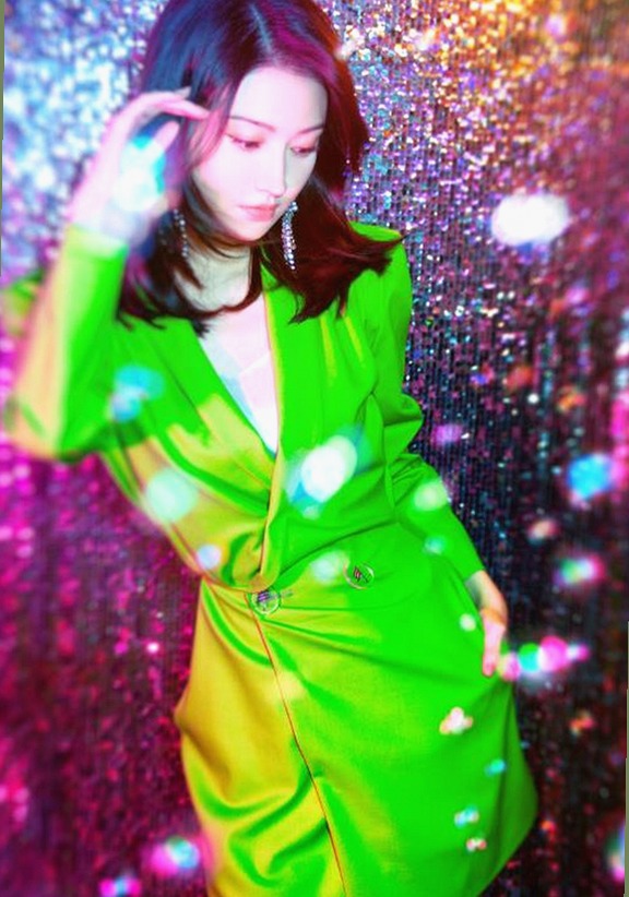 明星八卦背后的真相逐步揭开，娱乐圈热点追踪不断发酵